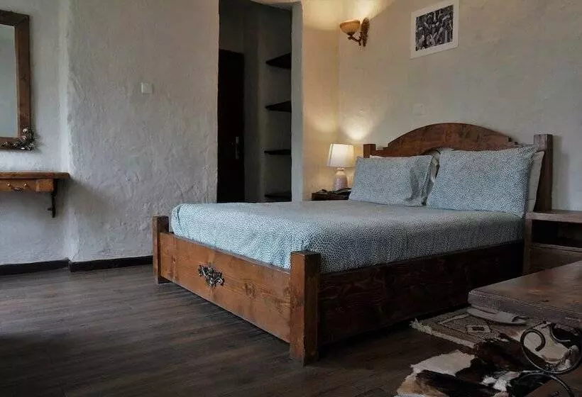 ペンション Tryst Boutique