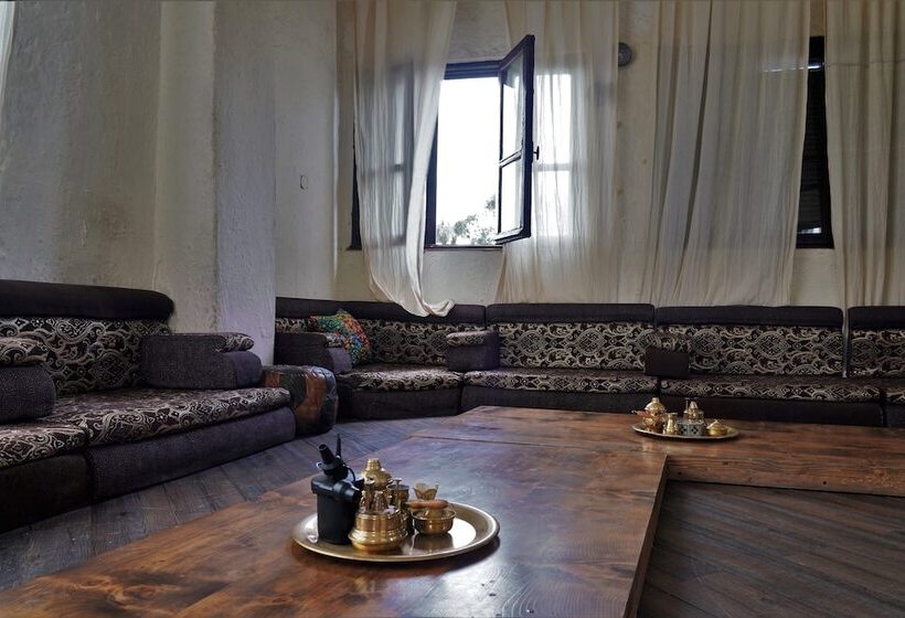 پانسیون Tryst Boutique