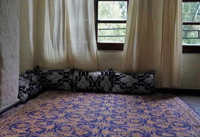 ペンション Tryst Boutique