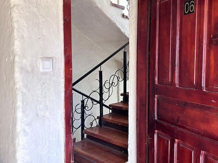 پانسیون Tryst Boutique