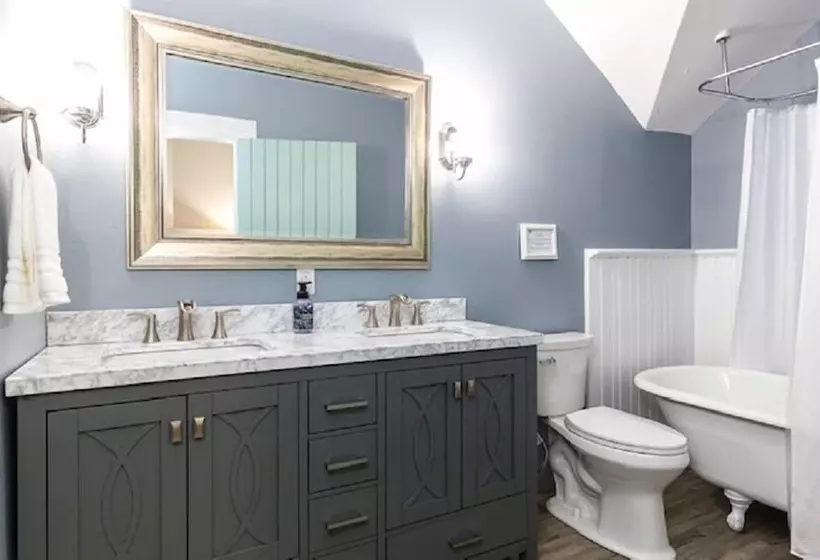 Rocklyn Inn Bed & Breakfast