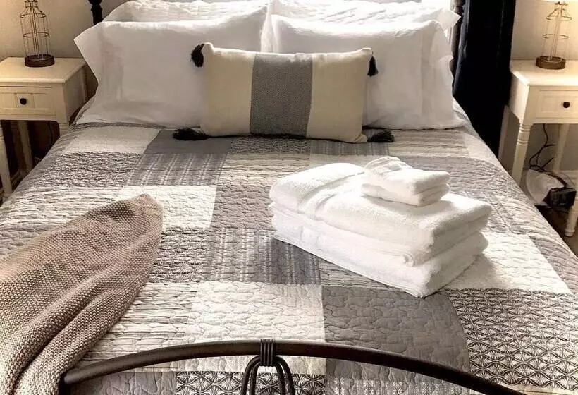 Rocklyn Inn Bed & Breakfast