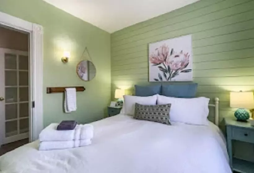 Rocklyn Inn Bed & Breakfast