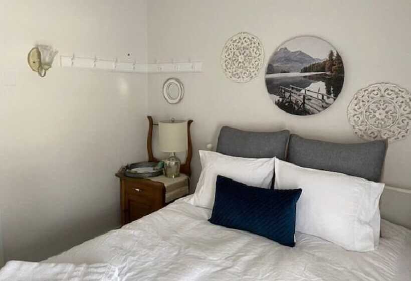 Rocklyn Inn Bed & Breakfast