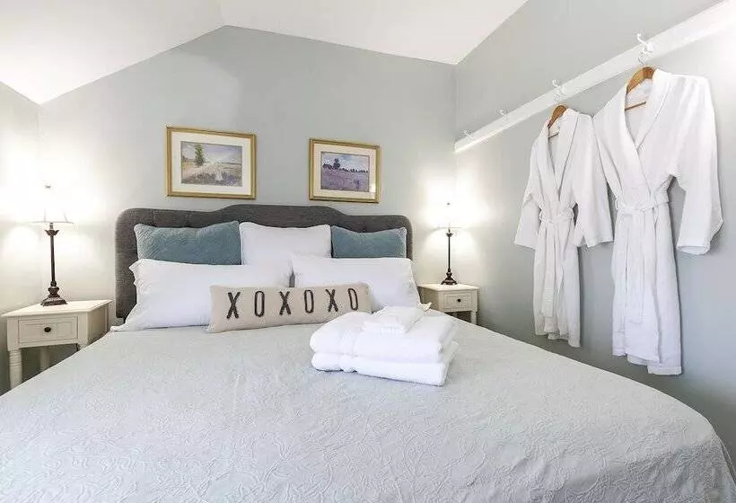 Rocklyn Inn Bed & Breakfast