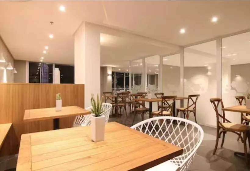 Em Cabo Frio Cond Royale   Av N S Assunção 239, Bairro Passagem   Un 229