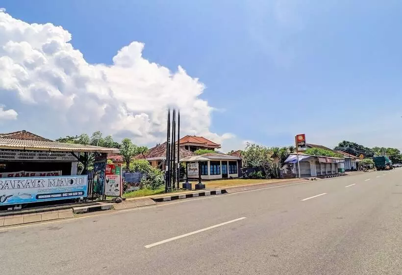 Spot On 92028 Hotel Surya Near Pelabuhan Gilimanuk