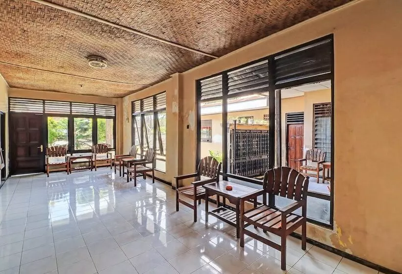 Spot On 92028 Hotel Surya Near Pelabuhan Gilimanuk