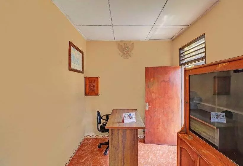 Spot On 92028 Hotel Surya Near Pelabuhan Gilimanuk