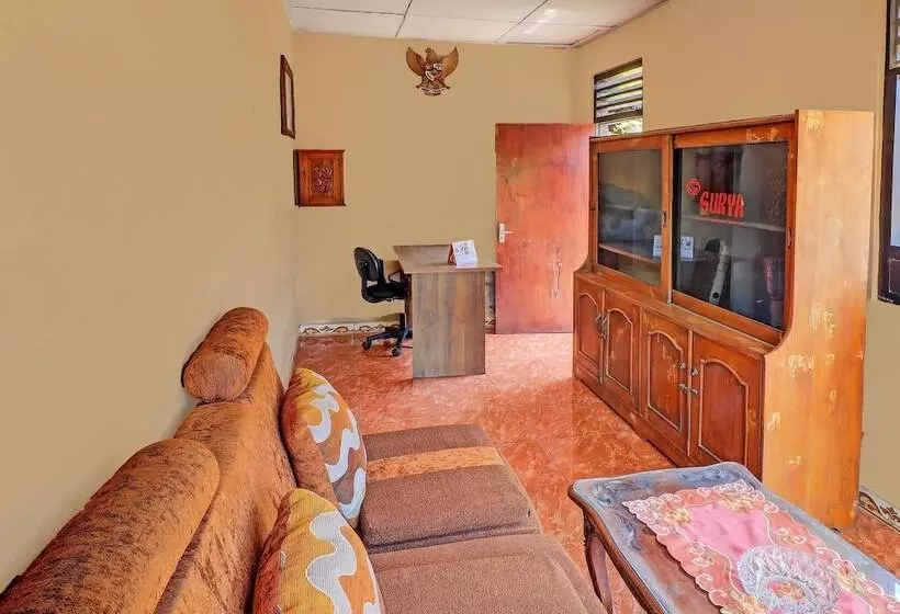 Spot On 92028 Hotel Surya Near Pelabuhan Gilimanuk