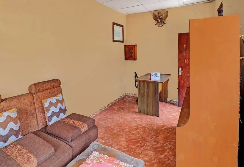 Spot On 92028 Hotel Surya Near Pelabuhan Gilimanuk