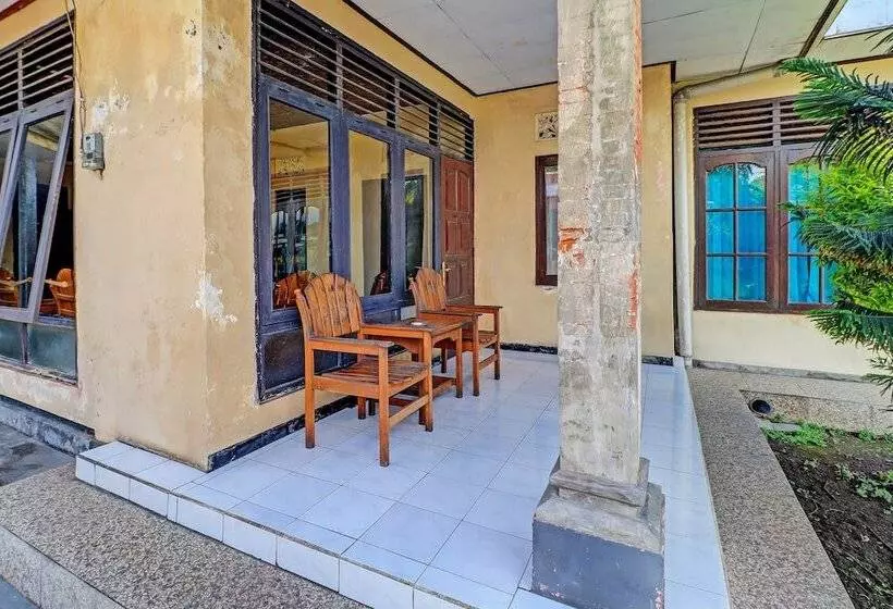 Spot On 92028 Hotel Surya Near Pelabuhan Gilimanuk