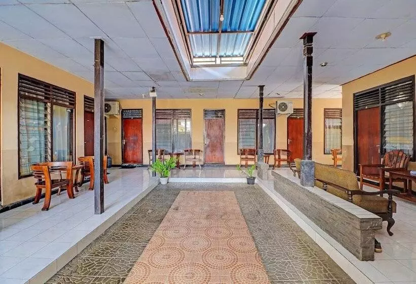 Spot On 92028 Hotel Surya Near Pelabuhan Gilimanuk