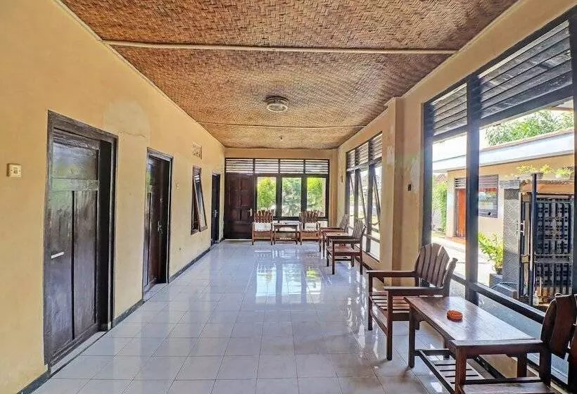 Spot On 92028 Hotel Surya Near Pelabuhan Gilimanuk