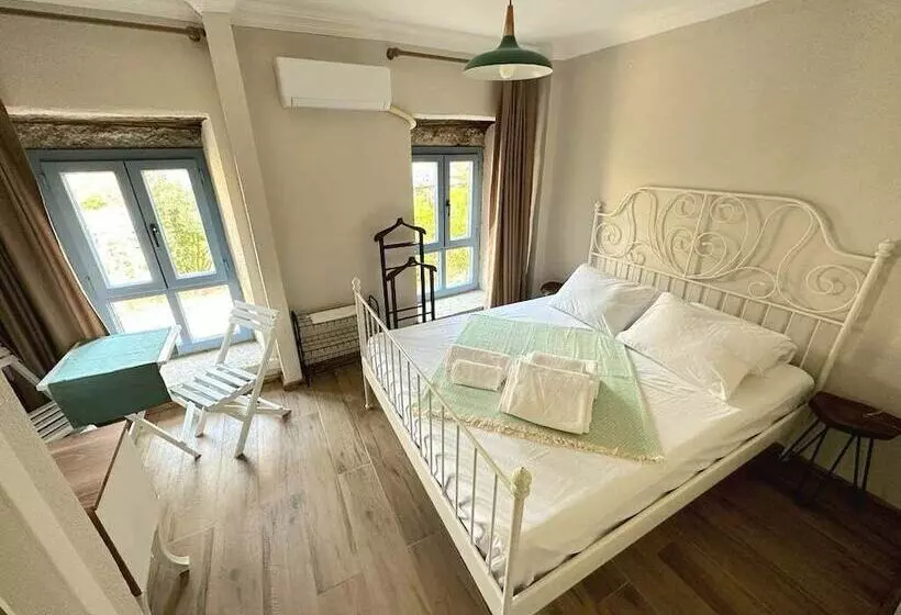 هتل Via Alaçatı