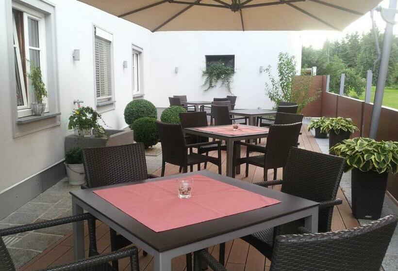 Отель Gasthof Pension Schütz