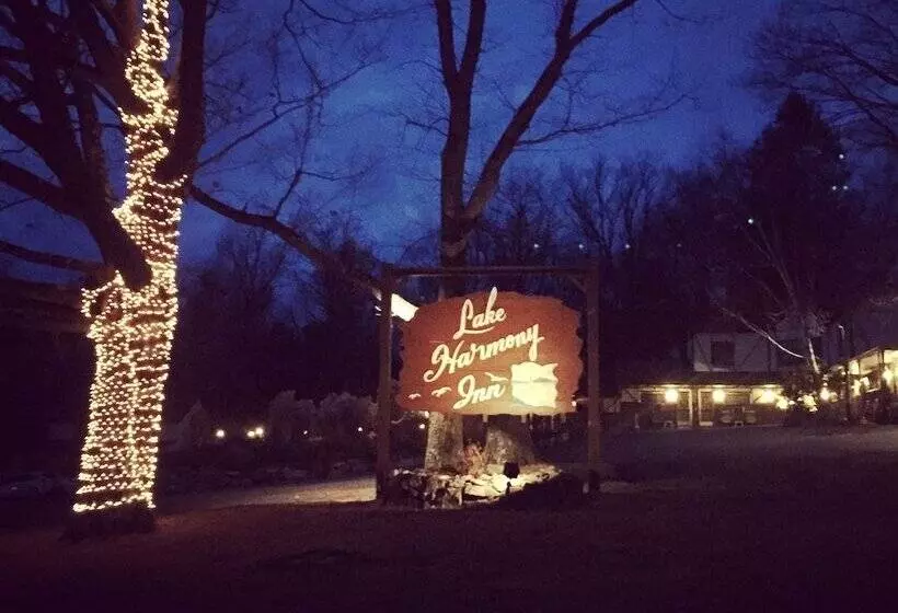 ホテル Lake Harmony Inn