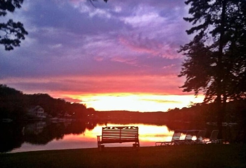 فندق Lake Harmony Inn