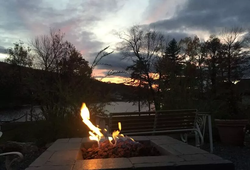 ホテル Lake Harmony Inn