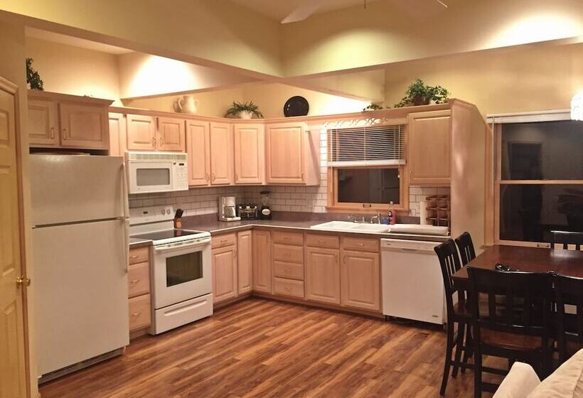 فندق Lake Harmony Inn