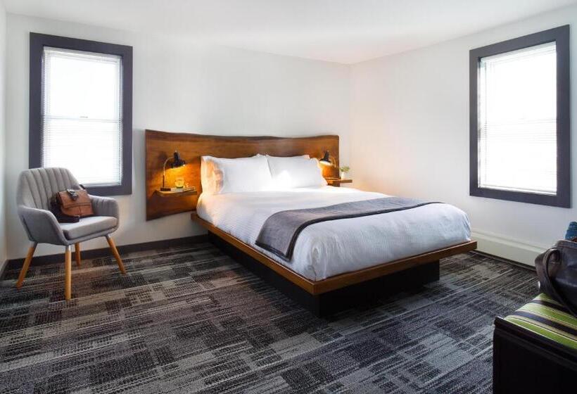 Отель Main And Mountain