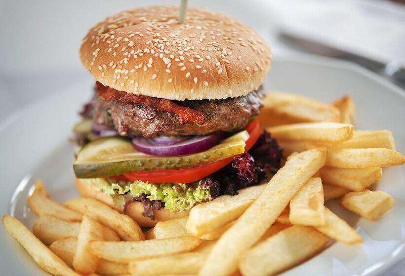 Mazurski Raj Hotel, Marina & Spa