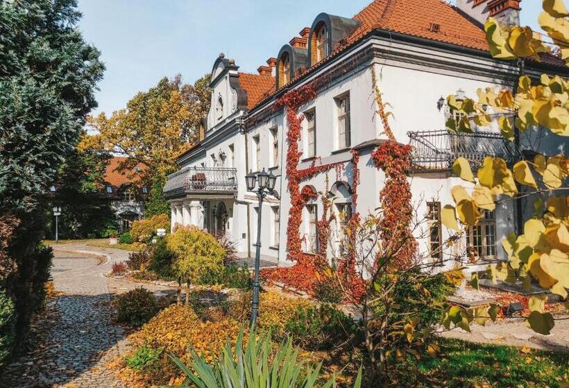 Отель Pałac Czarny Las