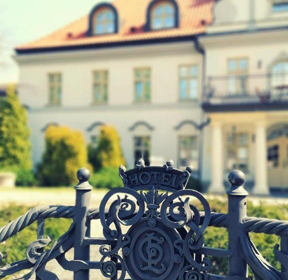 Отель Pałac Czarny Las