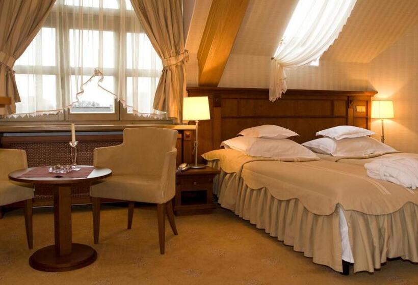 Отель Pałac Czarny Las