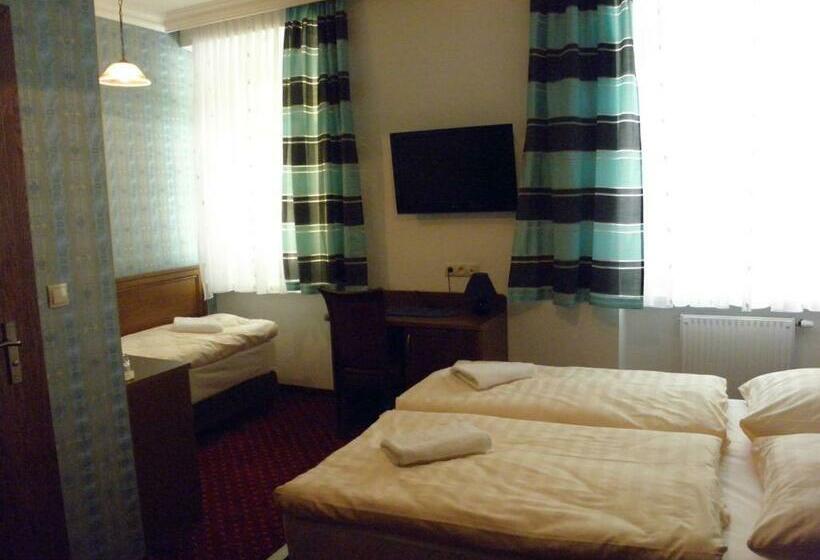 Отель Pałac Lucja Bb