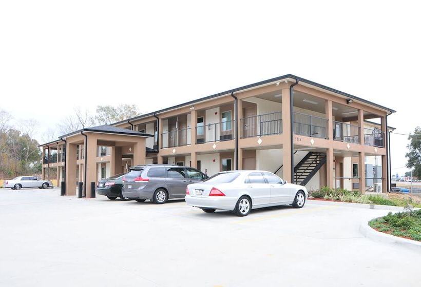 בית מלון כפרי Paradise Inn & Suites