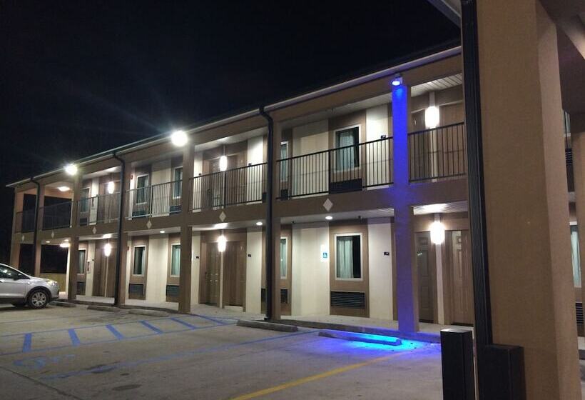 בית מלון כפרי Paradise Inn & Suites