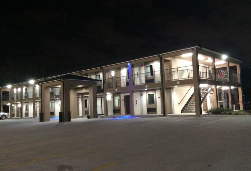 בית מלון כפרי Paradise Inn & Suites