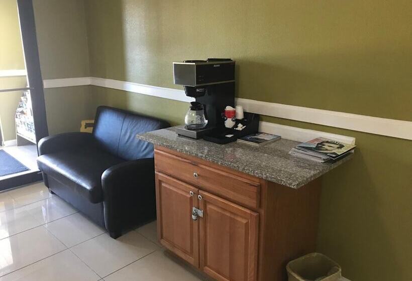 בית מלון כפרי Paradise Inn & Suites