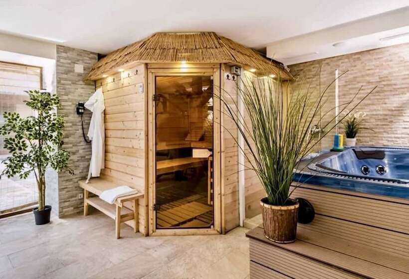 酒店 Pensiunea Cristina & Spa