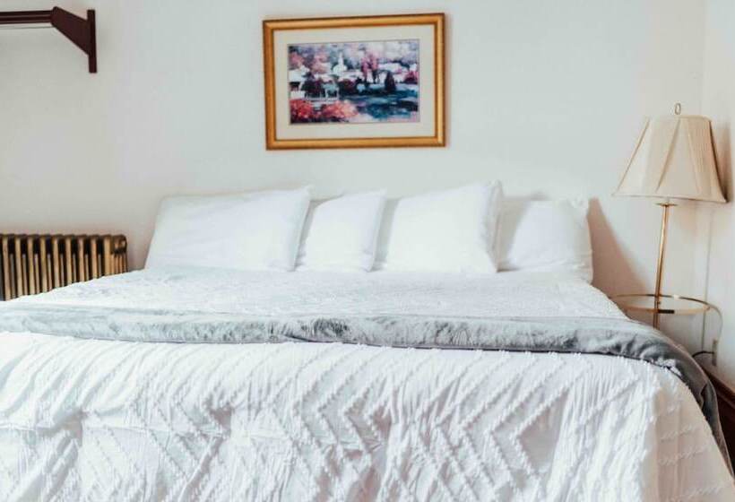 Отель Town Hall Inn