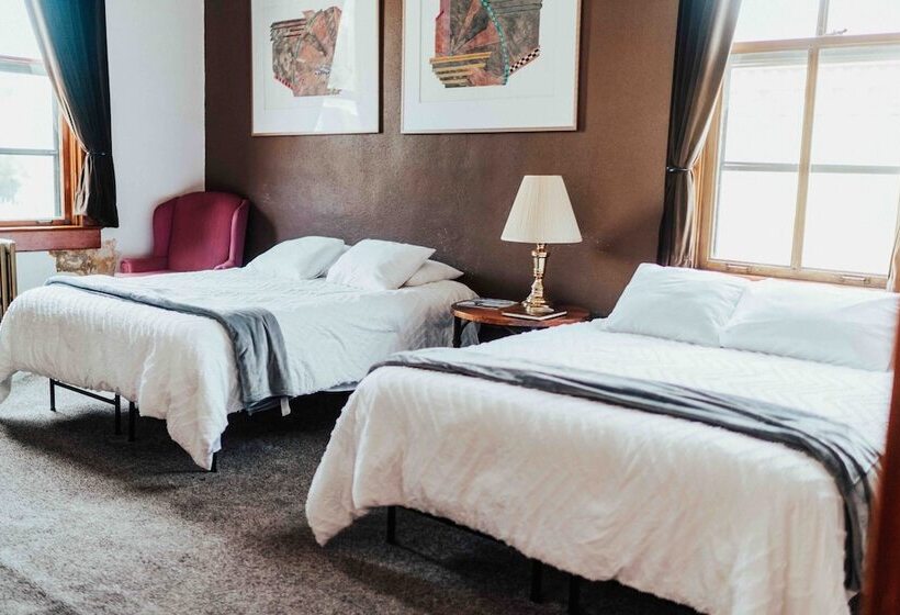 Отель Town Hall Inn