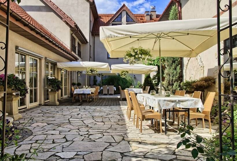 Villa Estera   Hotel & Restauracja