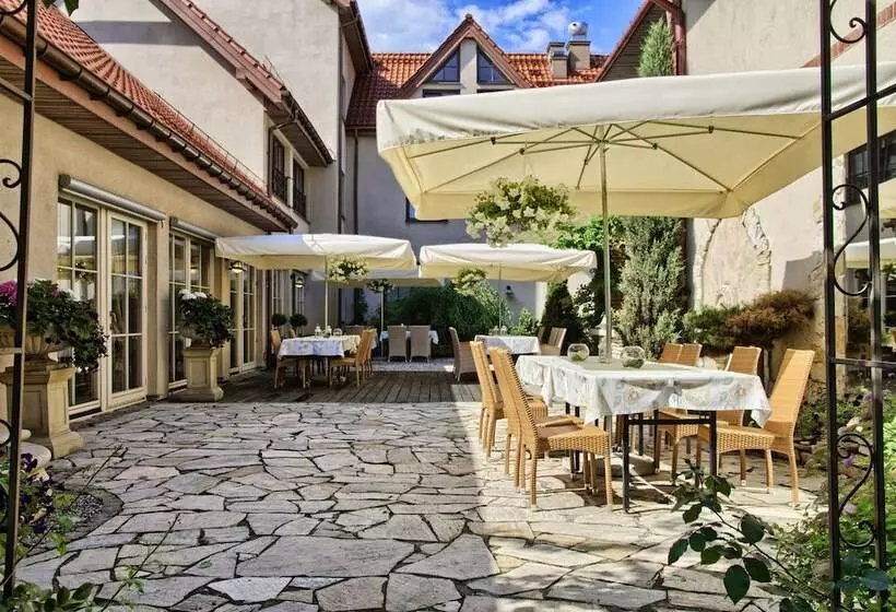 Villa Estera   Hotel & Restauracja