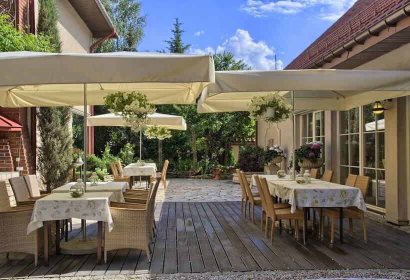 Villa Estera   Hotel & Restauracja