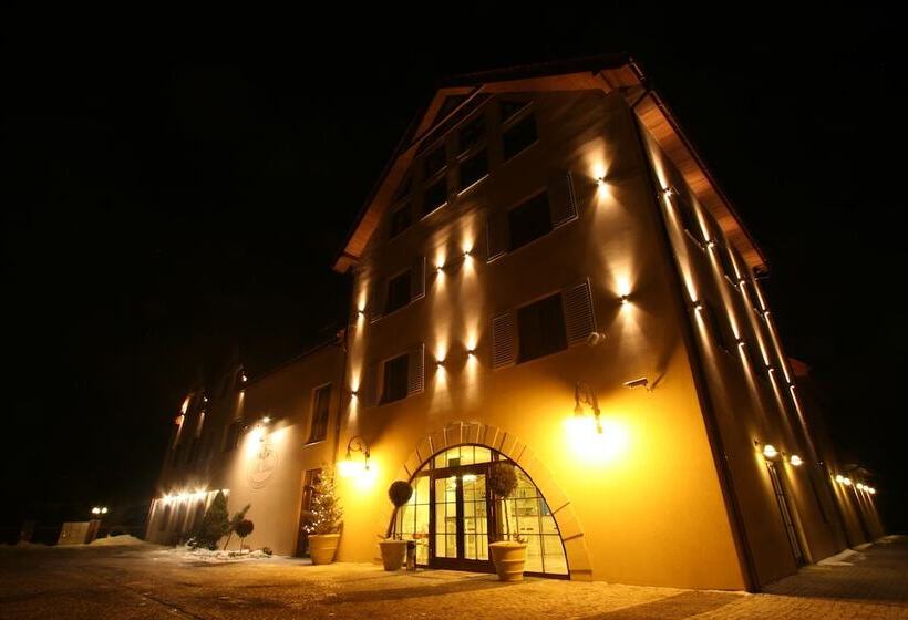 Villa Estera   Hotel & Restauracja