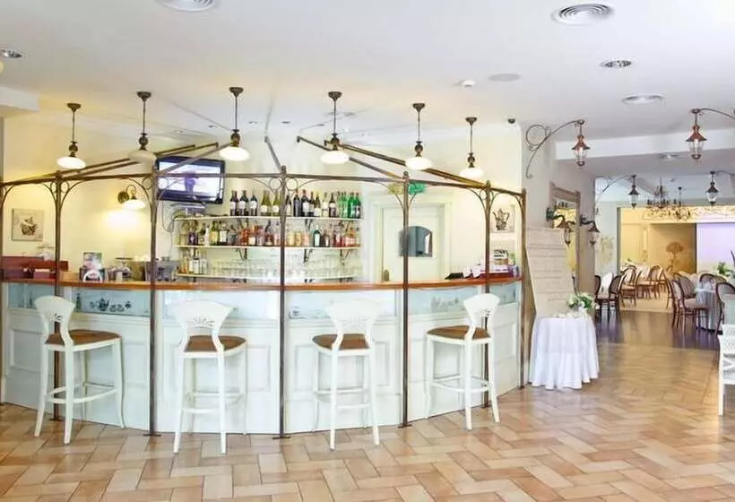 Villa Estera   Hotel & Restauracja
