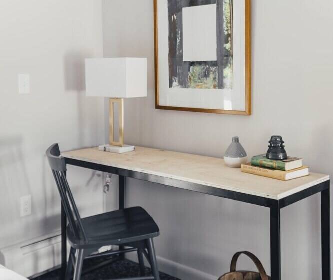 Rest   A Modern Motel