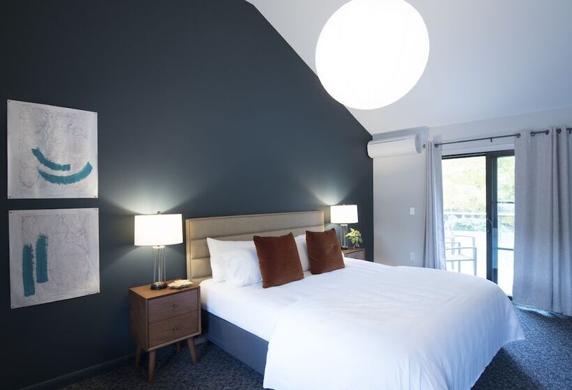 Rest   A Modern Motel