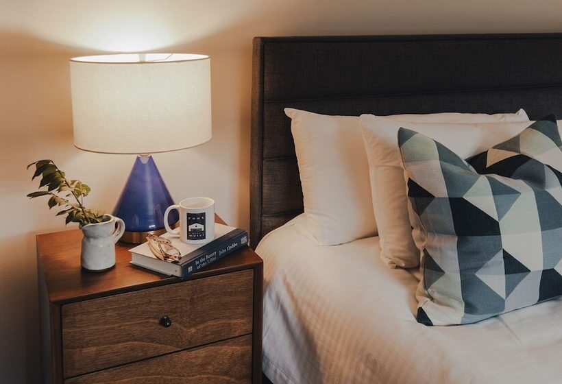 Rest   A Modern Motel