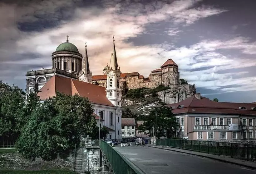 Róza Hotel és Apartmanház
