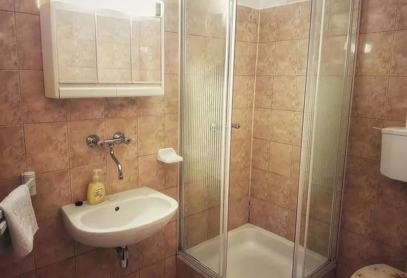 Róza Hotel és Apartmanház