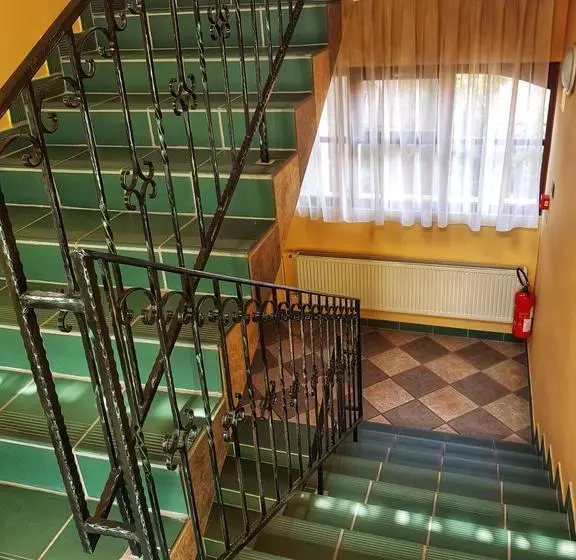 Róza Hotel és Apartmanház