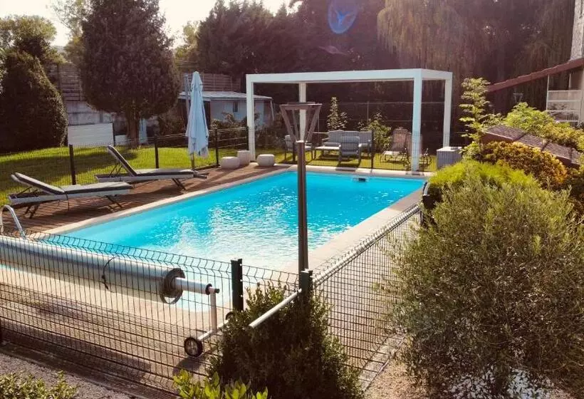 ベッドアンドブレックファースト Chambres D Hôtes Les Vernayes