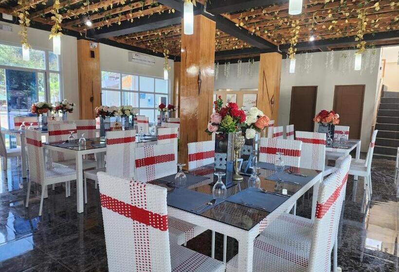 هتل Jade Resort   Bauang, La Union